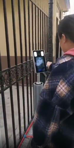 人臉識別測溫門(mén)禁系統