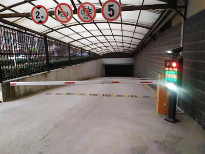 車(chē)牌識別道閘